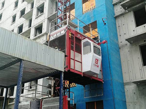 山西三建使用大誠機械施工升降機、物料提升機案例