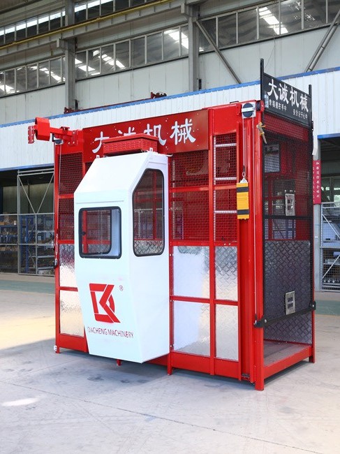 施工電梯安全運(yùn)行時(shí)的注意事項(xiàng)！
