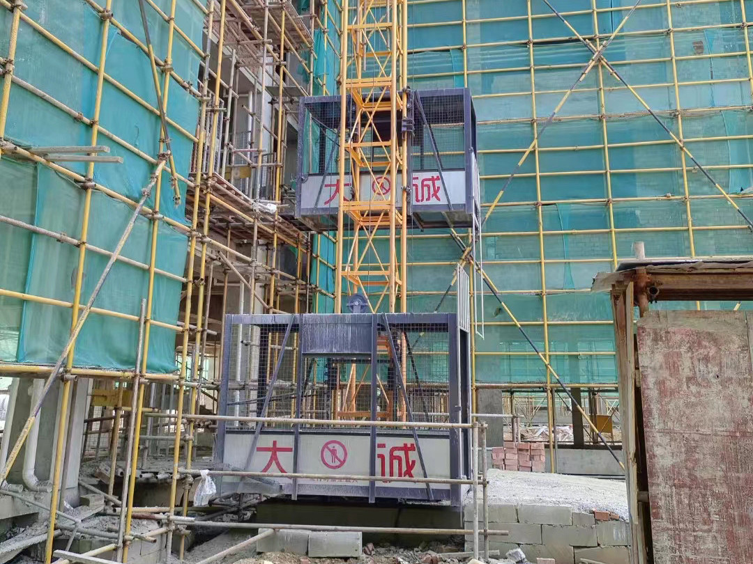 鋼絲繩物料機(jī)在建筑領(lǐng)域中有哪些具體應(yīng)用案例？